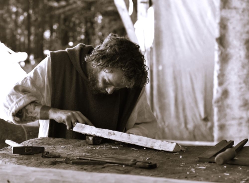 Schmied bei der Feinarbeit