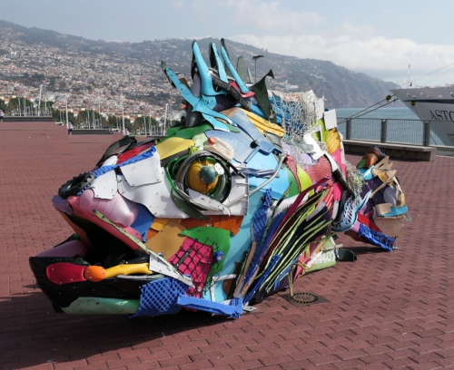 Umweltfisch aus Meeresmüll